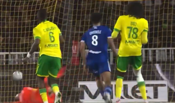 Piękny gol Maxi'ego Oyedele. Polak wreszcie błysnął w Ligue 1. Teraz już ruszy? (VIDEO)